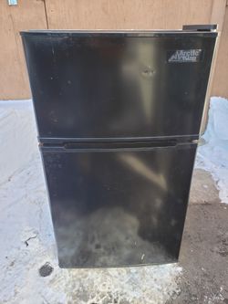 Arctic King mini fridge with seperate freezer

