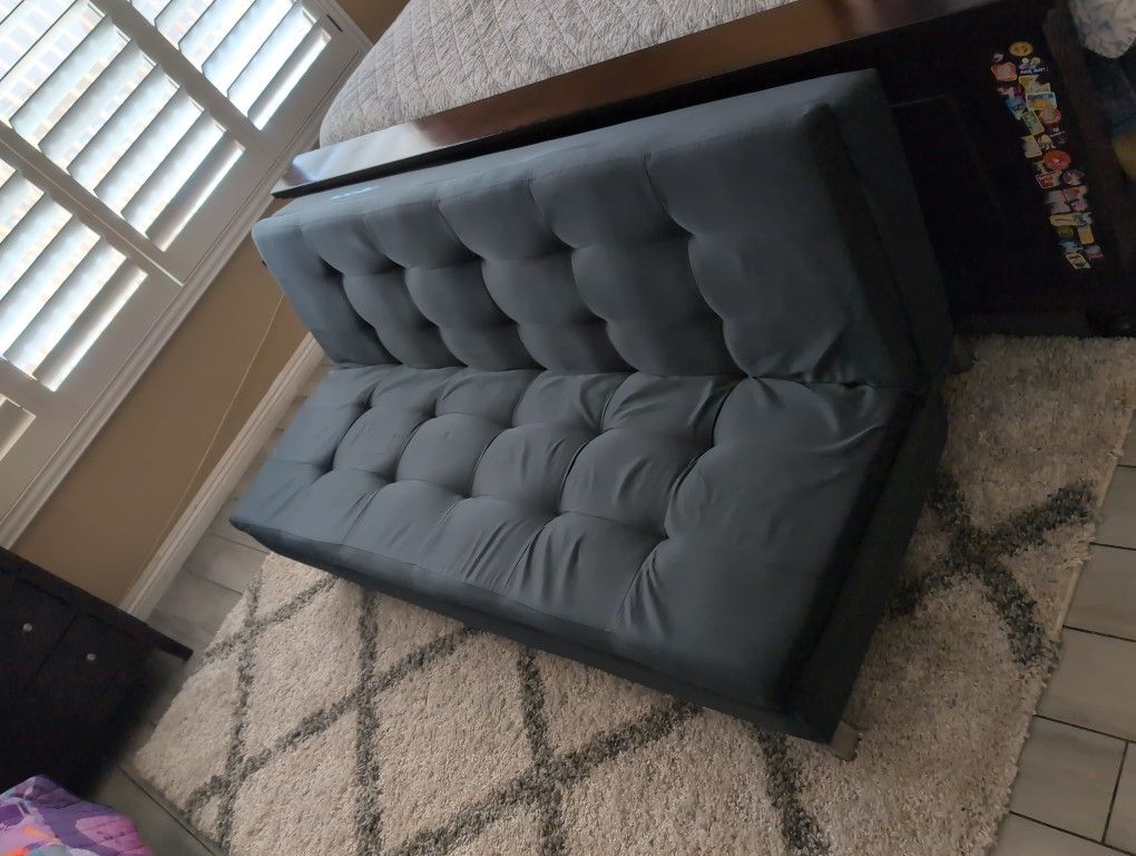 Bailey Blue 66" Convertible Futon / Sofa Bed
Bailey Blue 66" Convertible Futon / Sofa Bed - Signature
Bailey Blue 66" Convertible Futon / Sofa Bed - S