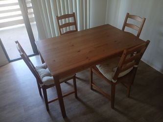 Wood Dining Table with 4 Chairs & Cushions