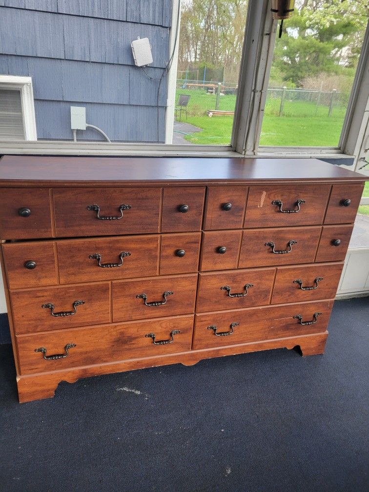 Dresser 8 Drawers