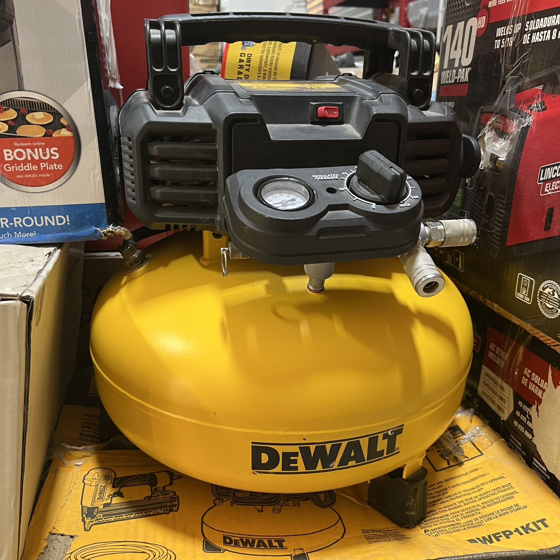 DEWALT 6 GALLON AIR COMPRESSOR / COMPRESOR DEWALT DE 6 GALONES