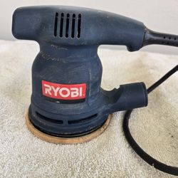 RYOBI 5 INCH RANDOM ORBIT SANDER. MODEL #RS241 