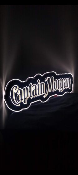 CAPTAIN MORGAN LED LIGHT .DODGERS & ANGELS BOBBLEHEADS AVAILABLE. ( ALSO PLENTY OF NEON SIGNS / LIGHTS AVAILABLE FOR SALE ) TAP HANDLES
