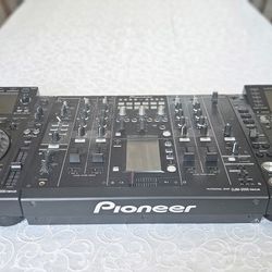 Pioneer CDJ-2000 Nexus (Pair) & Pioneer
DJM-2000 Nexus