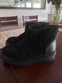 Girls black boots