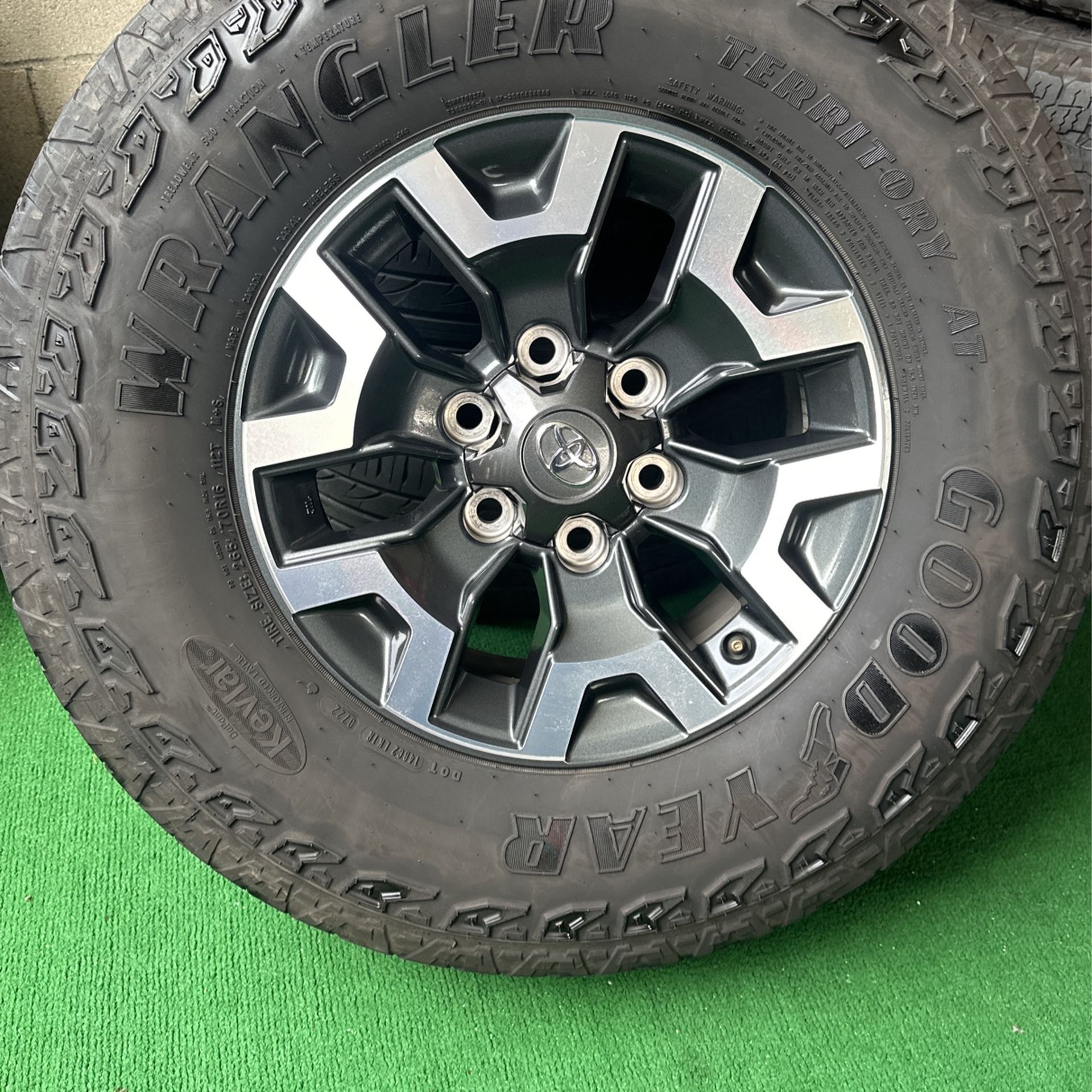 Toyota Wheels And Goodyear Tires 265/70r16