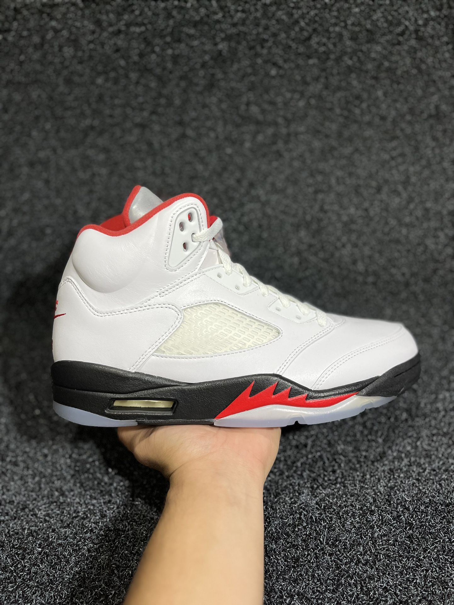 Jordan 5 Fire Red 