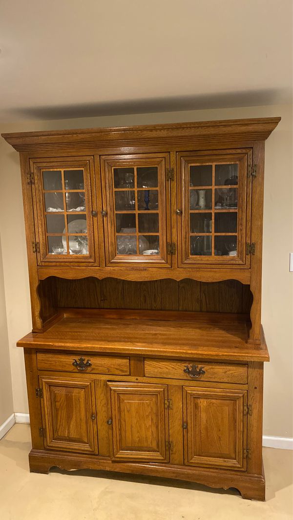 Dining Room Hutch...EXCELLENT CONDITIONsolid oak, glass hutch doors