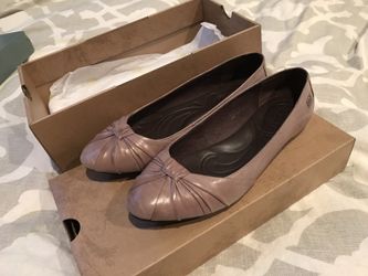 Womens 7 Born Taupe Greige Leather Neutral Nude Ballet Flats