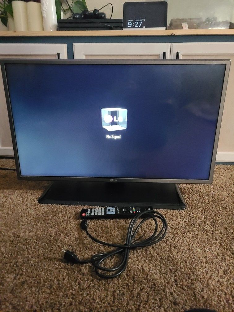 28x17 LG Flat-screen Tv