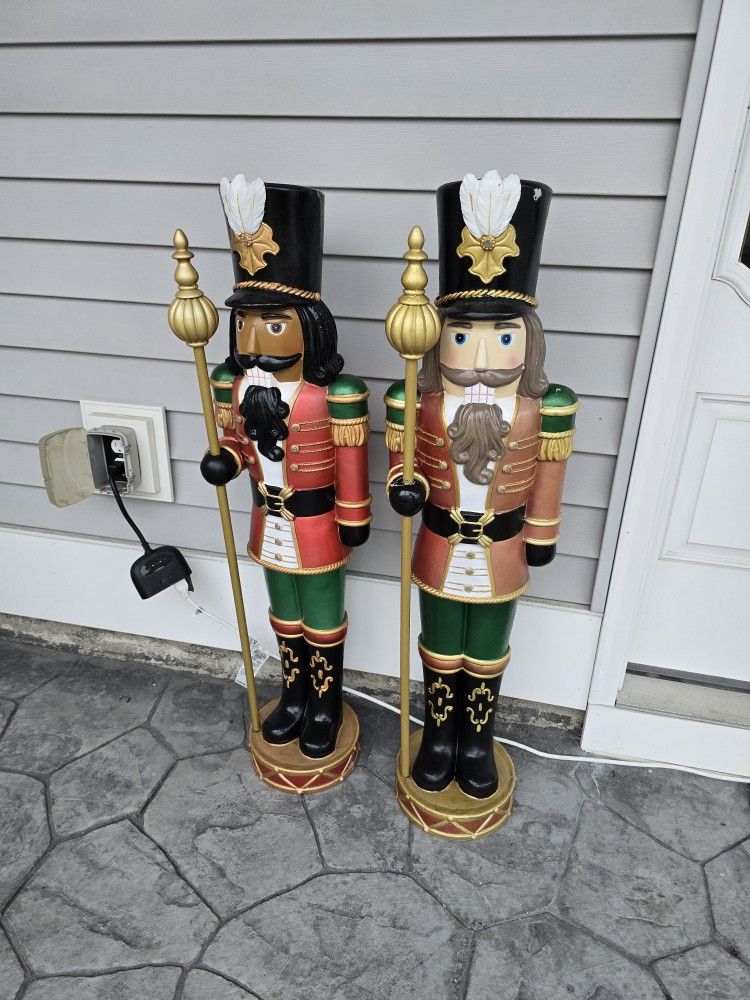 4' Nutcrackers