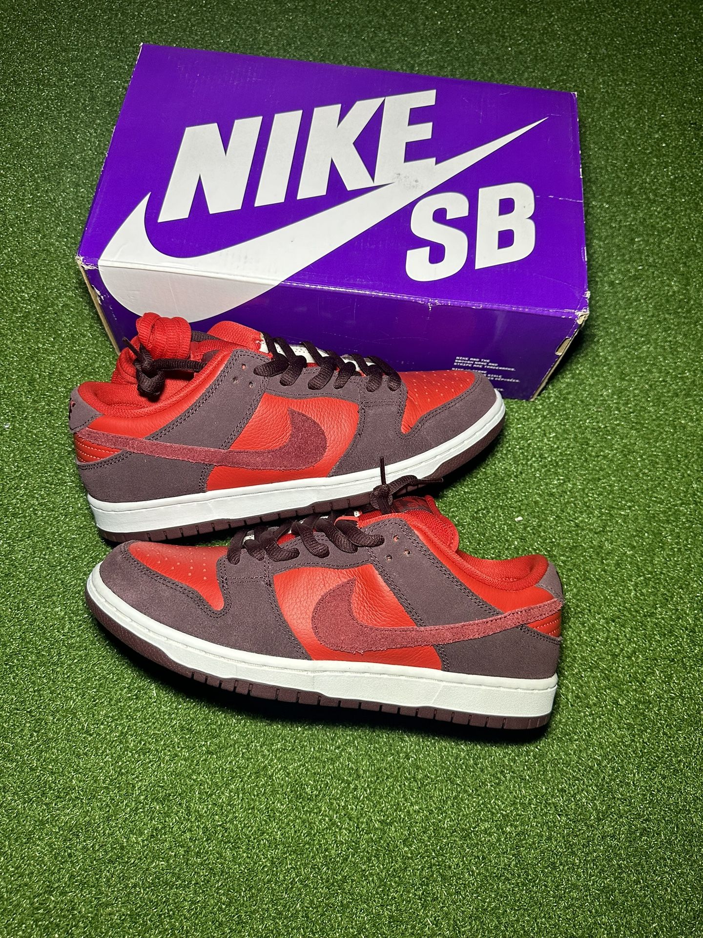 Nike SB Dunk Low “Cherry”
