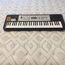 Yamaha Potable 61 Key Model Ypt 260 Musical Key Board.