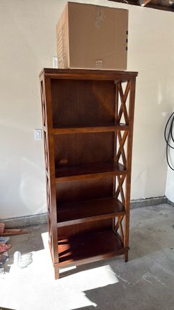 Wooden bookcase (set of 2)
