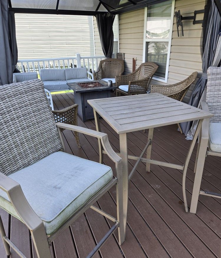 Outsid3 Bar Table And Chairs