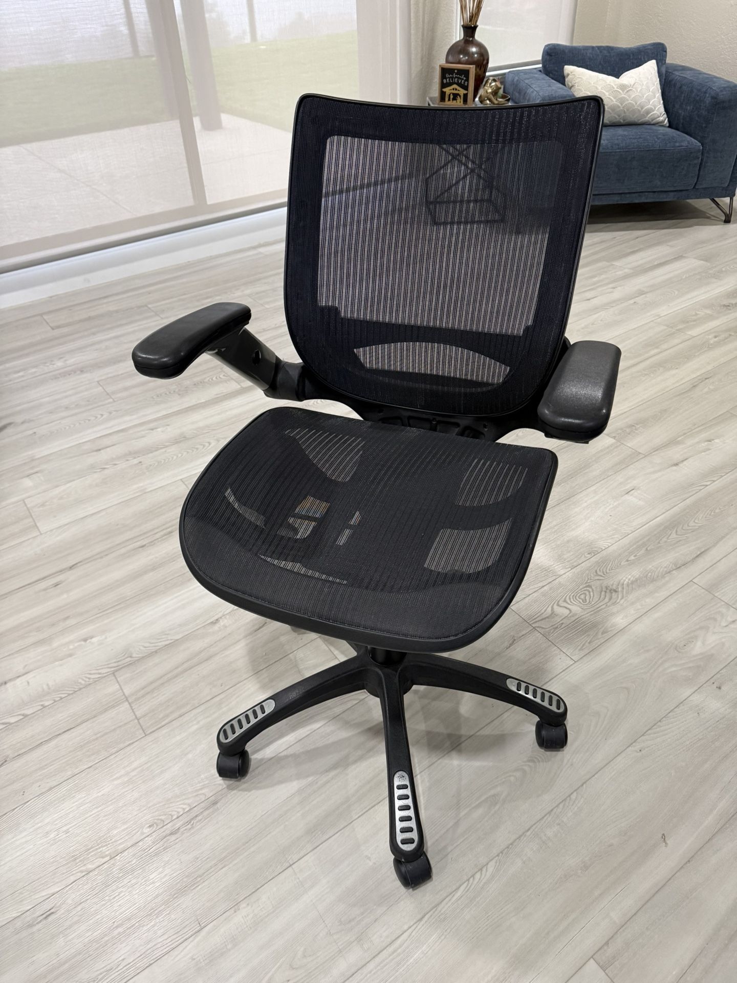 Ergonomic Black Office Chair – $25 (Priced to Sell!)