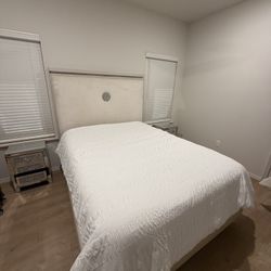 QUEEN BED PLUS 2 NIGHTSTANDS