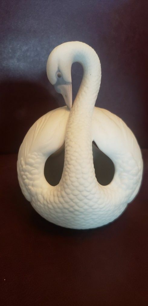 Vintage Lladro Ball Swan Retired 4829