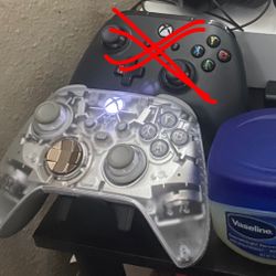 Silver Xbox  Wireless Controller 