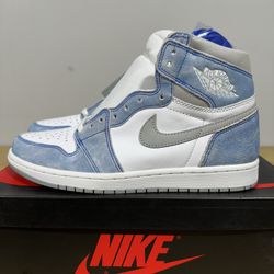 Jordan 1 Hyper Royal 