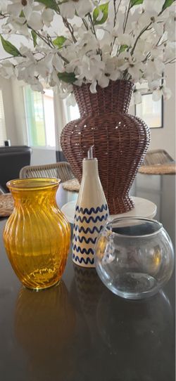 Bundle / Set of 2 glass vases and ceramic oil container