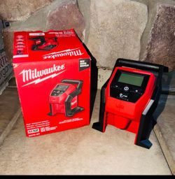 Milwaukee M12 12-Volt Lithium-Ion Cordless Electric Portable Inflator (Tool-Only) New