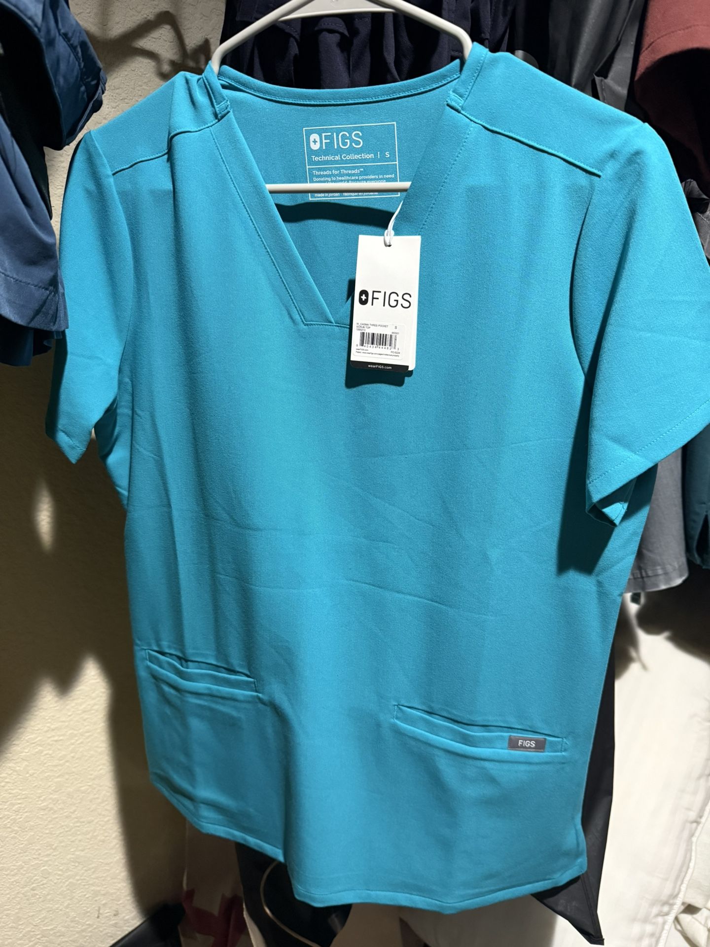 Women Figs Scrub Top