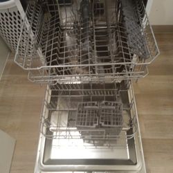 GE 24" IN PORTABLE DISHWASHER *BRAND NEW*