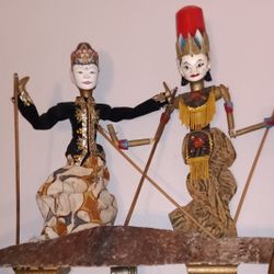 2 antique Wajang golek dolls from Java (Indonesia) , 1930s.