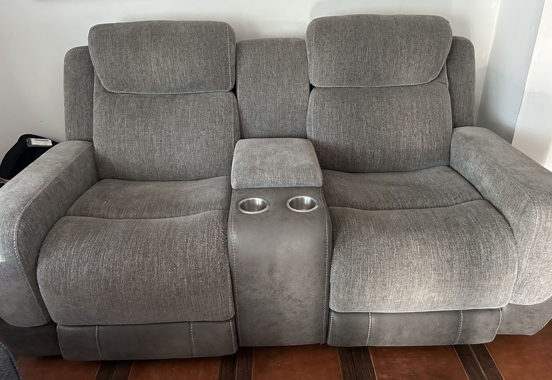 πΊ Power Reclining Sofa + Loveseat Set β LIKE NEW β $1,300 (Fort Lauderdale)