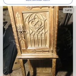 Gotic Antique Cabinet. 