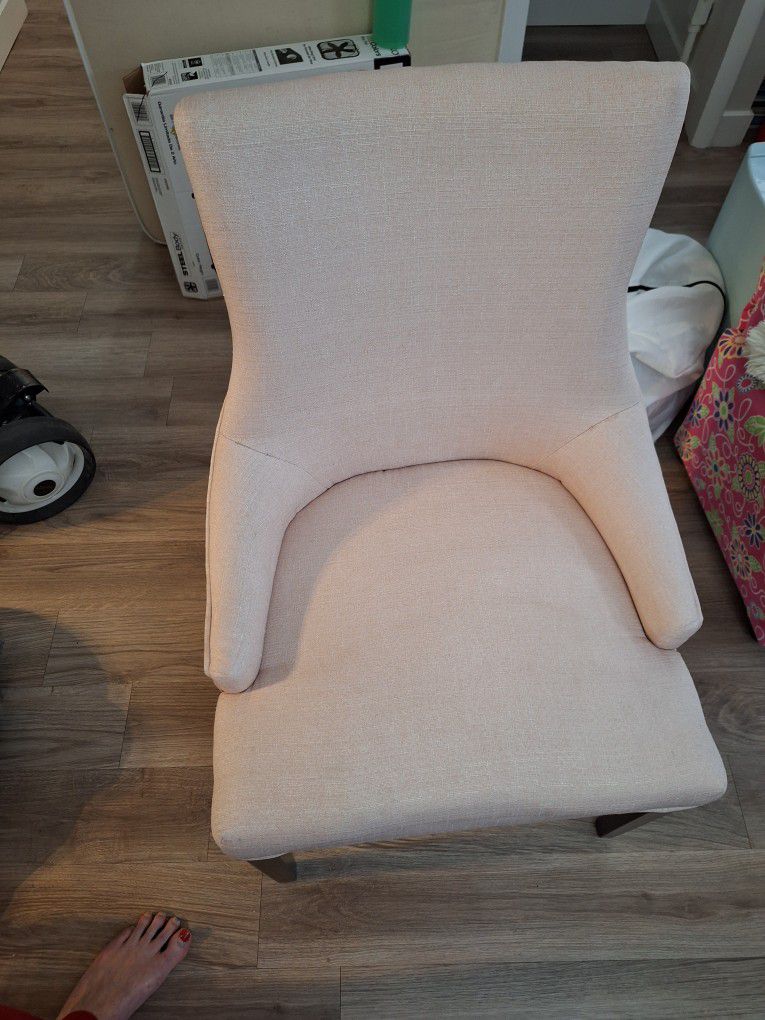 Light pink Accent Chairs 