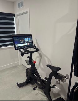 Like New Peloton Bike+ | Rotating Screen | Heart Rate Monitor | Miami