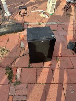 Avanti Mini Fridge