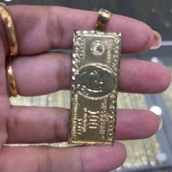 10k Gold Pendant  ..we Have On Special Sale Sale ..!!