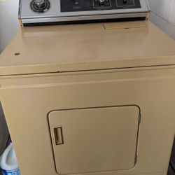 Whirlpool Dryer – Heavy Duty – Works Great – Old but Reliable