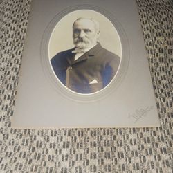 1920 Cabinet Photo.