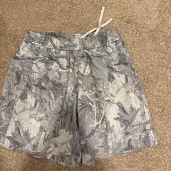 Hollister Men's Baggy Mesh Camo Shorts – Size Medium