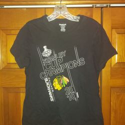 WOMENS SMALL 2010 CHICAGO BLACKHAWKS STANLEY CUP CHAMPIONS REEBOK SHIRT 