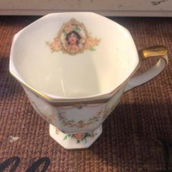  EXCLUSIVE AVON HONOR SOCIETY COMMEMORATIVE TEACUP AND SAUCER
