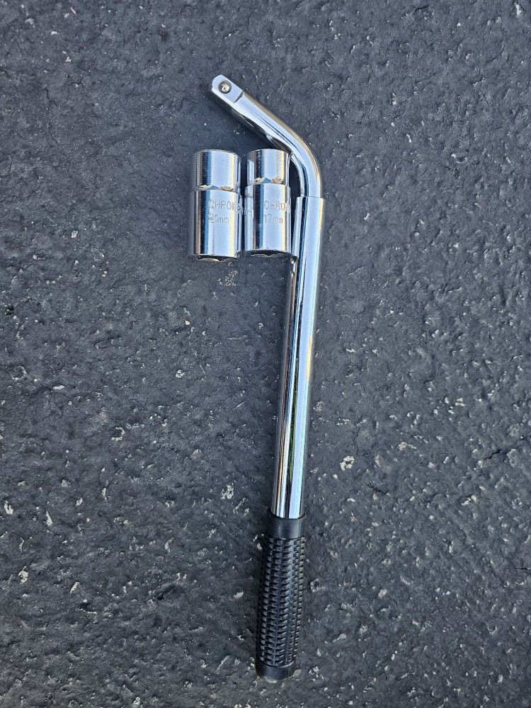Telescopic Wheel Wrench With 17 And 21 MM Sockets Only $30