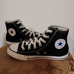 Very Nice Big Kids Black And White Converse Size (3) Located In Reedley 