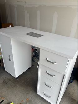 manicure table