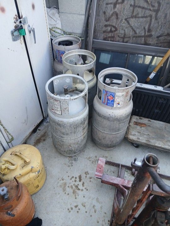 Propane Tanks 50 For Each one All Of Them Are Full