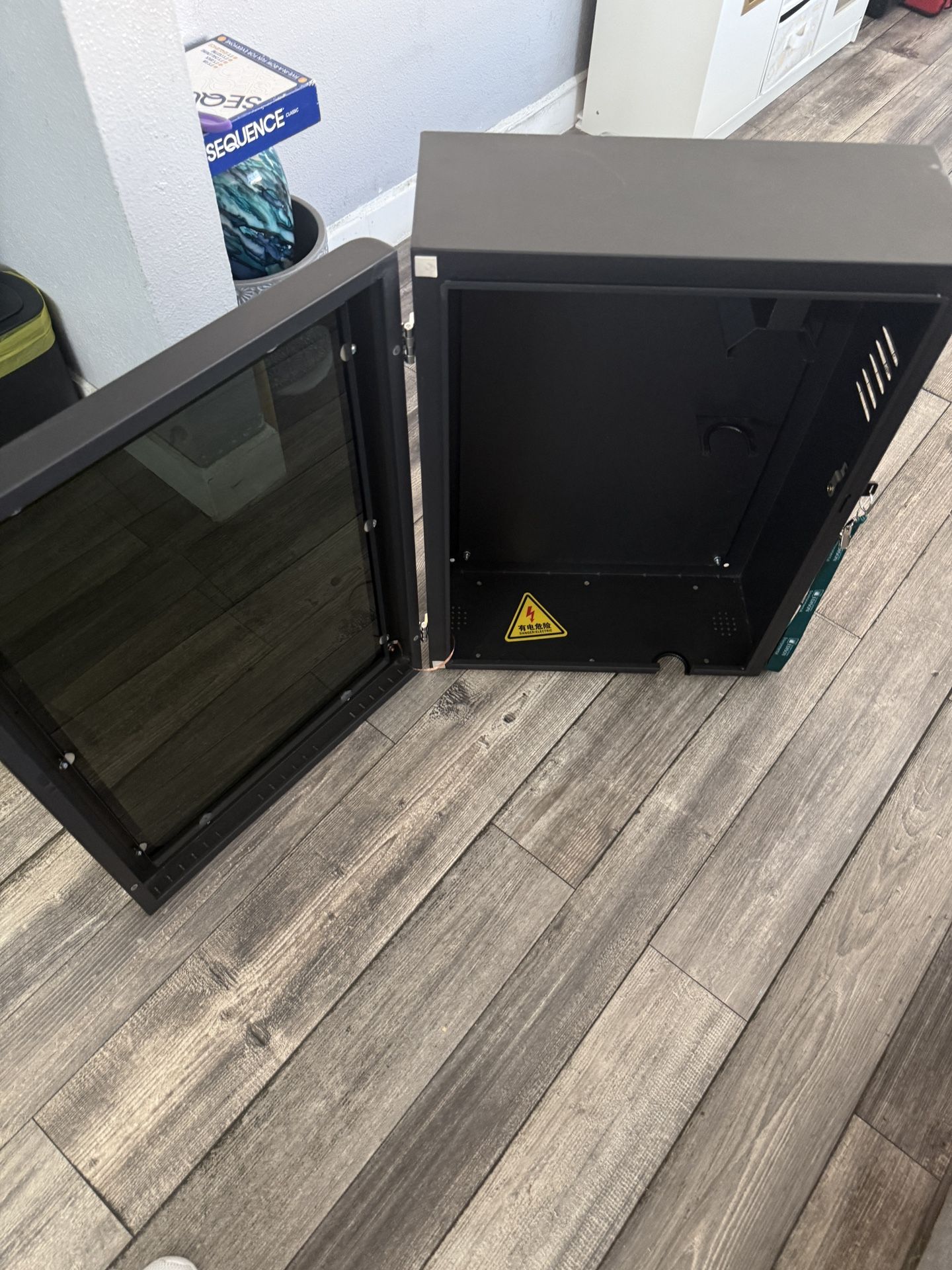 Gabinete Storage Metal And Tempered Glass 