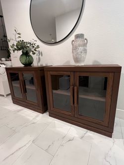 2 brand new cabinets / nightstands