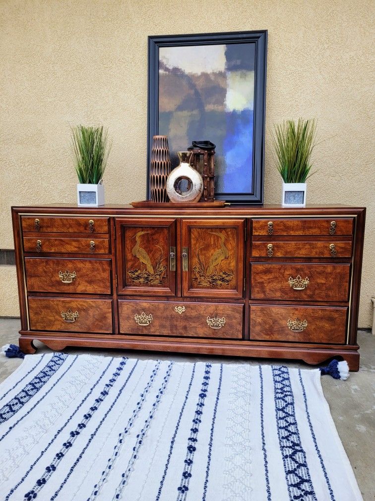 Beautiful VIntage Bassett Furniture 9 Drawer Dresser REAL SOLID WOOD