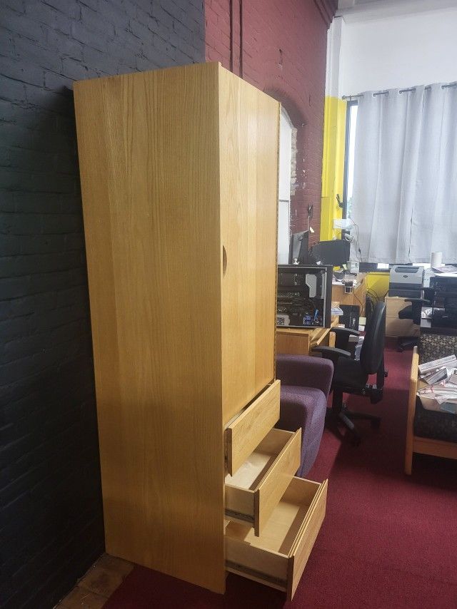 DRESSER AND WARDROBE IN ONE , VERY NICE WOOD QUALITY AND CLEAN (HOME2)