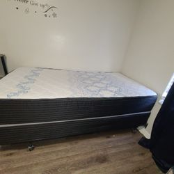 Twin mattress with box spring and frame Moving Sale Orlando ‼️