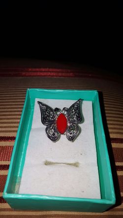 Adjustable butterfly ring